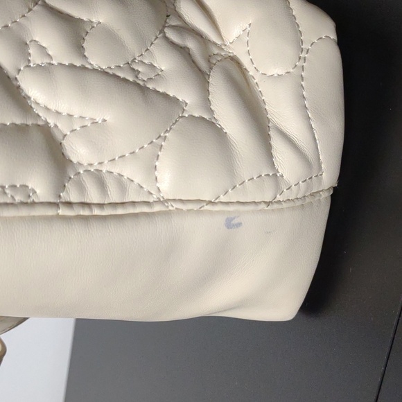 Betsey Johnson Faux Leather Cream Heart Detail Purse Handbag - Picture 6 of 10